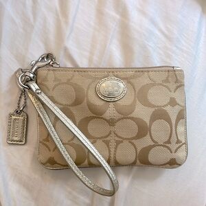 VINTAGE NEVER USED COACH WRISTLET